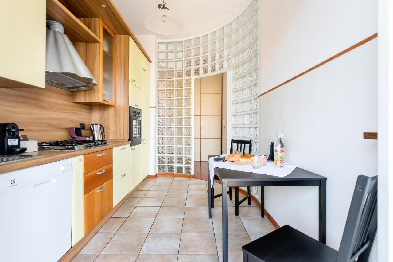 Santa Chiara Apartment By Myhomeincomo Eksteriør bilde