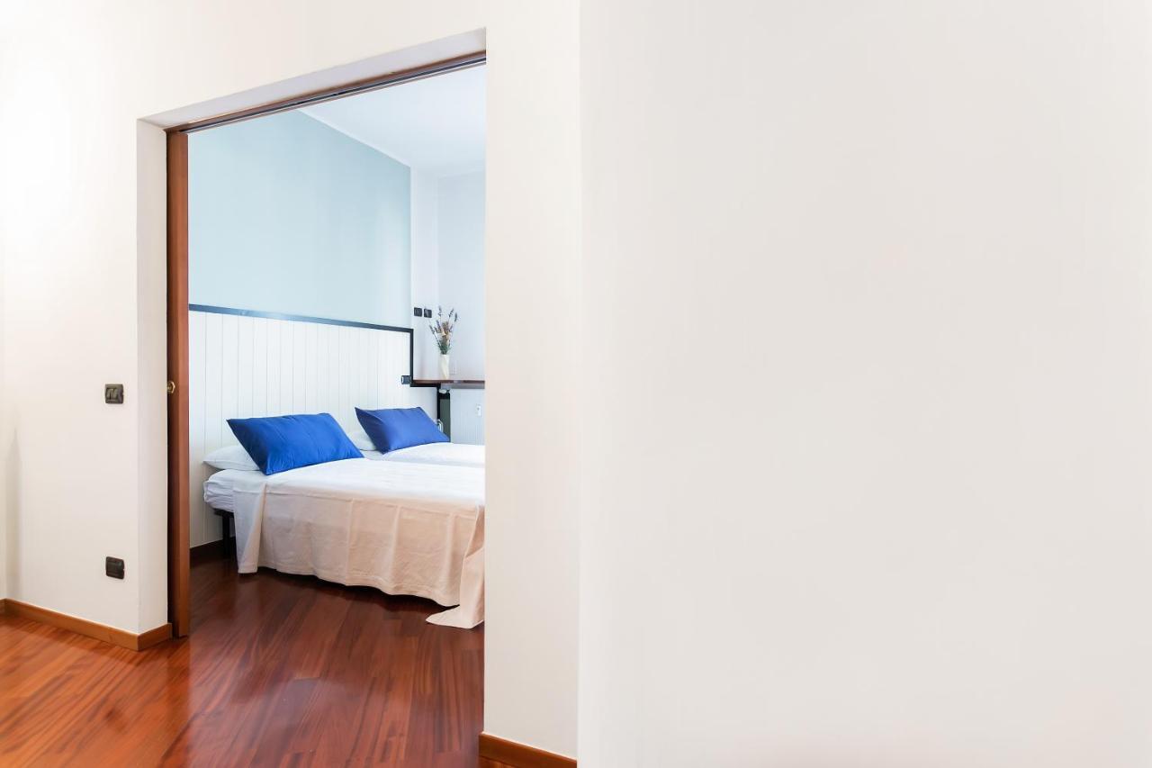 Santa Chiara Apartment By Myhomeincomo Eksteriør bilde