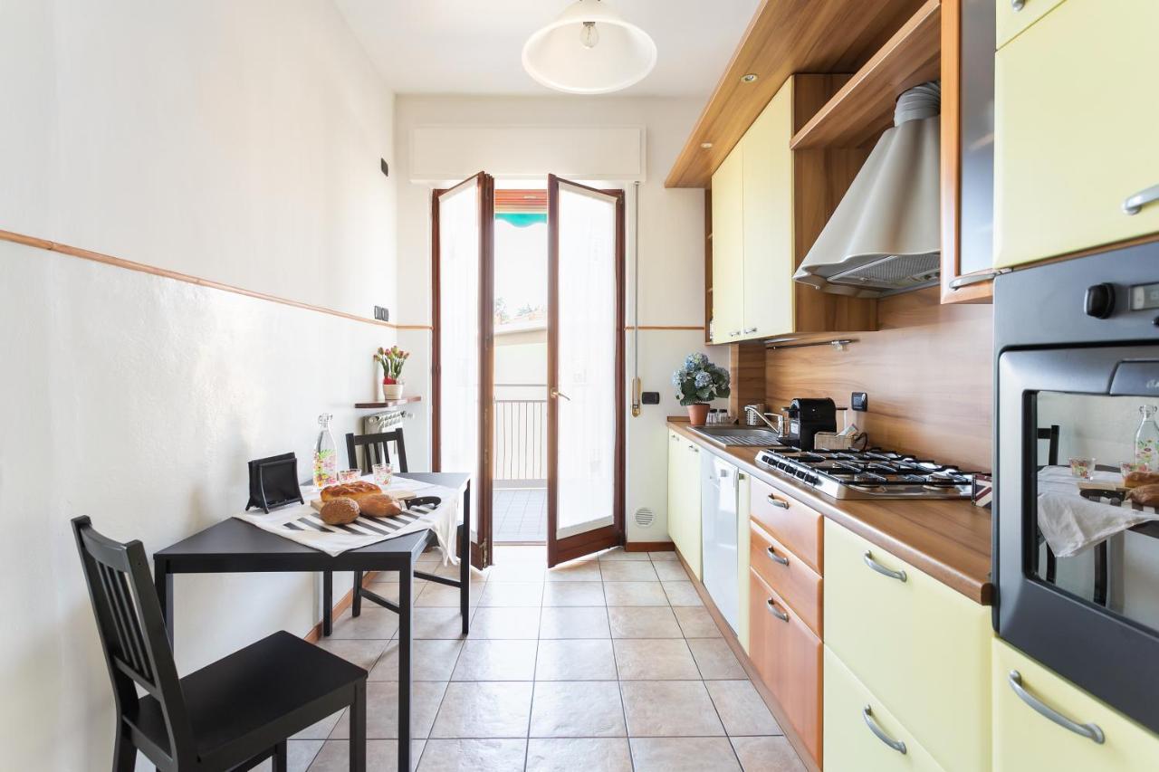 Santa Chiara Apartment By Myhomeincomo Eksteriør bilde