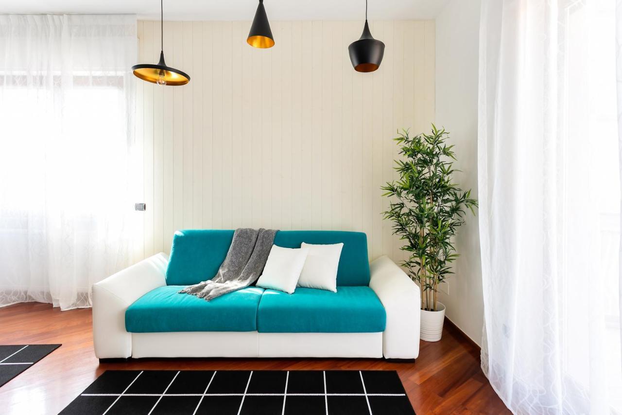 Santa Chiara Apartment By Myhomeincomo Eksteriør bilde