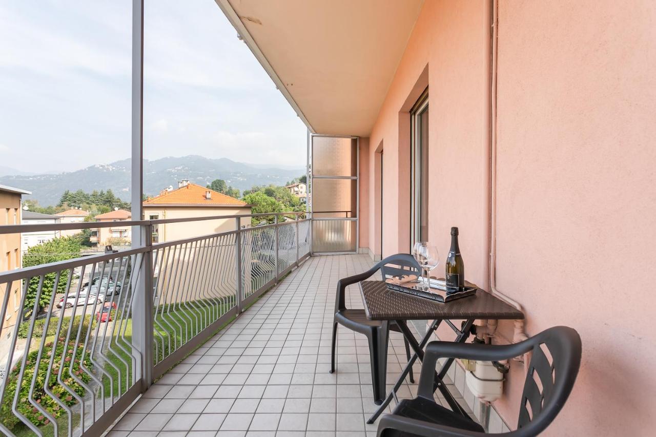 Santa Chiara Apartment By Myhomeincomo Eksteriør bilde