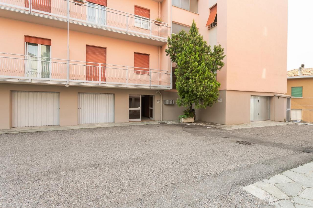 Santa Chiara Apartment By Myhomeincomo Eksteriør bilde