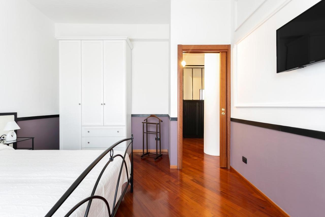 Santa Chiara Apartment By Myhomeincomo Eksteriør bilde