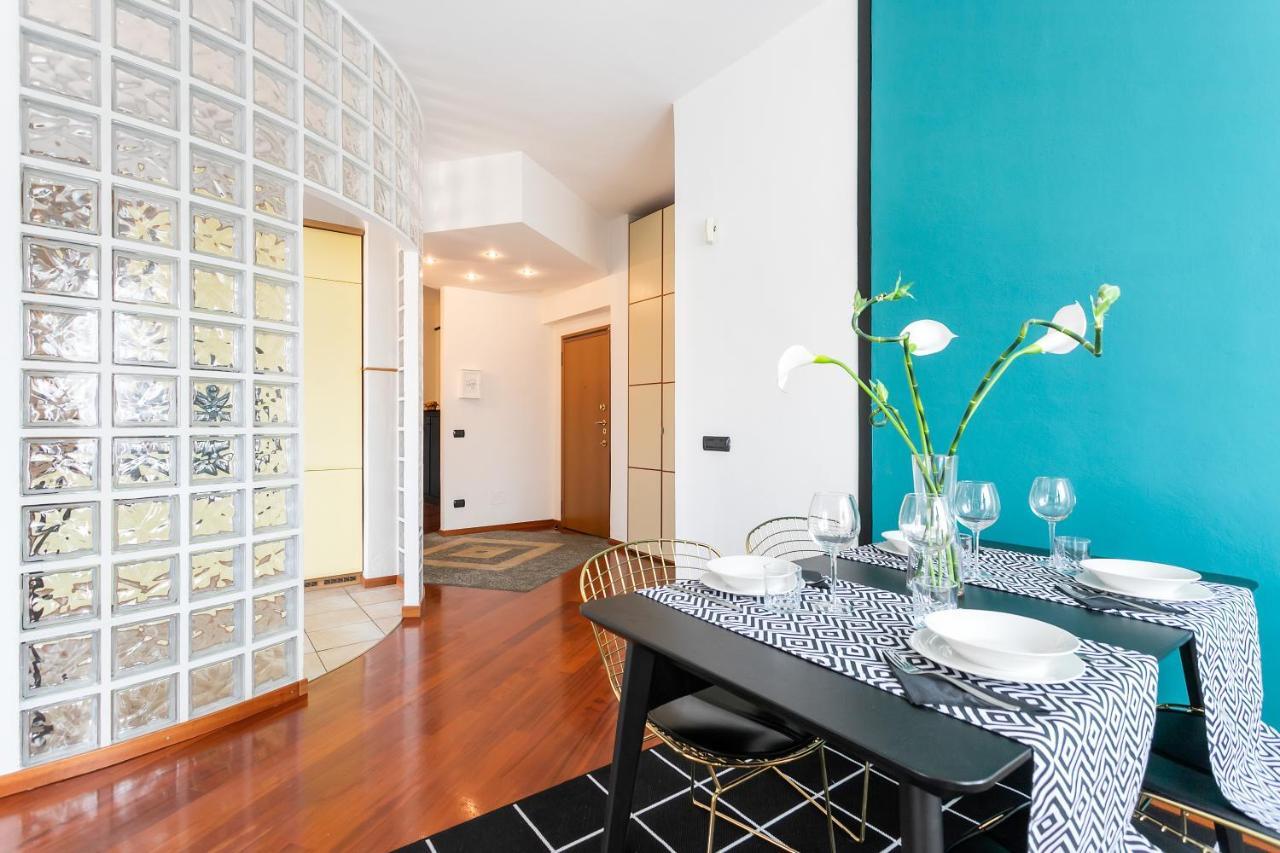 Santa Chiara Apartment By Myhomeincomo Eksteriør bilde