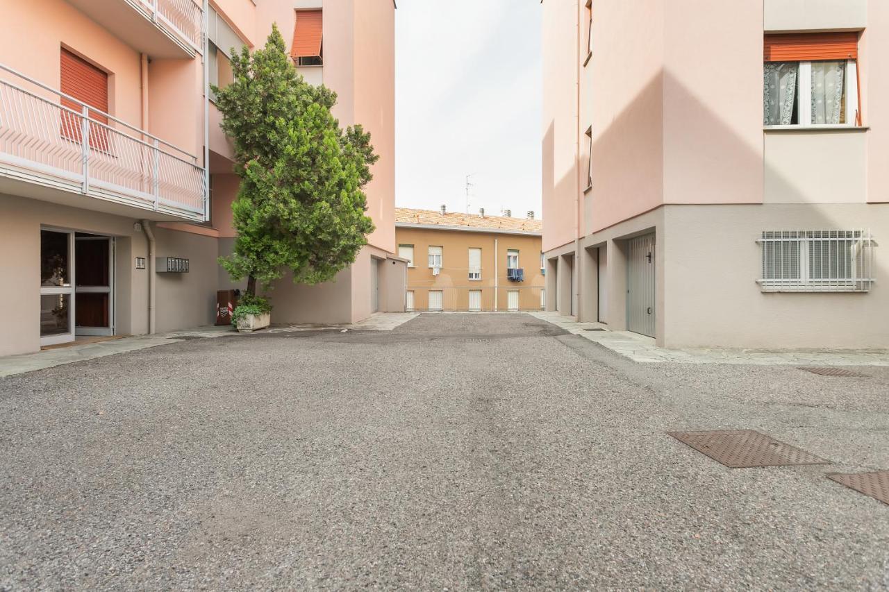 Santa Chiara Apartment By Myhomeincomo Eksteriør bilde